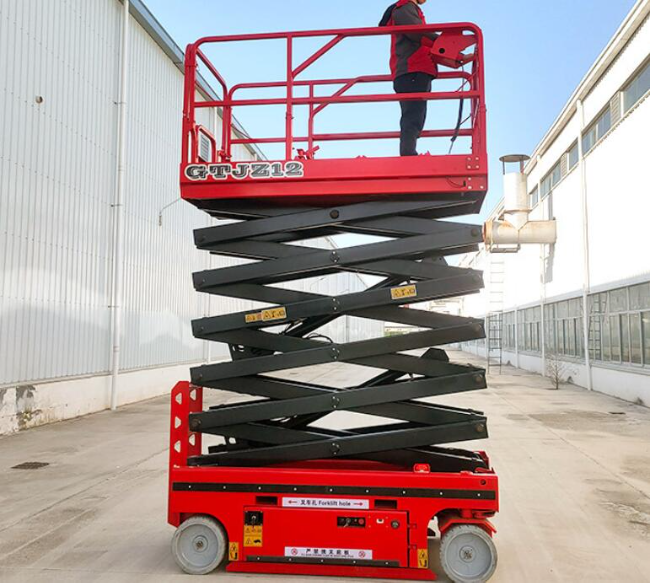 温泉自行走移动式升降机